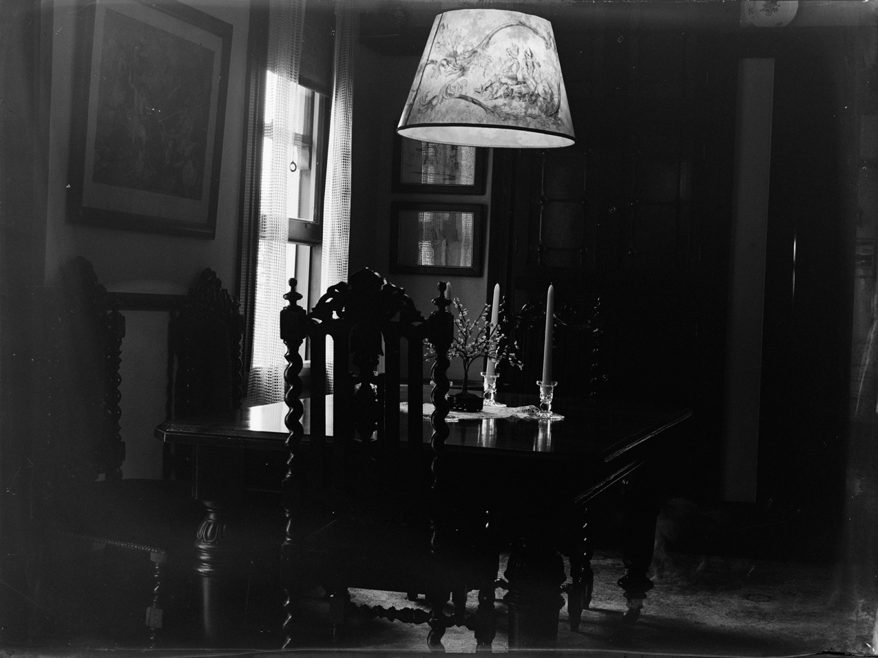 Real photograph of a furnished home dining area